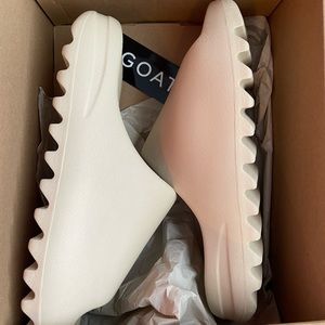Yeezy slides bone restock, size 11
